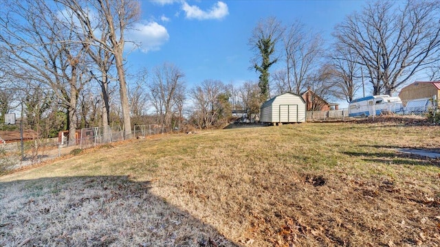 view of yard featuring a storage unit