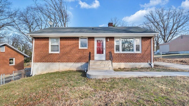 bungalow featuring a front yard