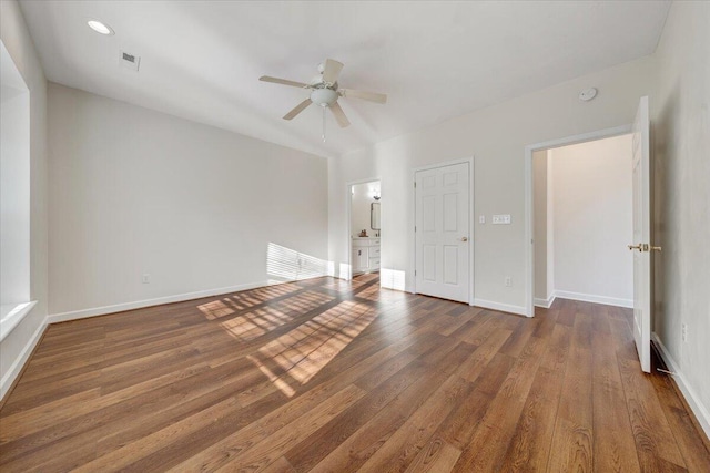 spare room with dark wood-type flooring and ceiling fan