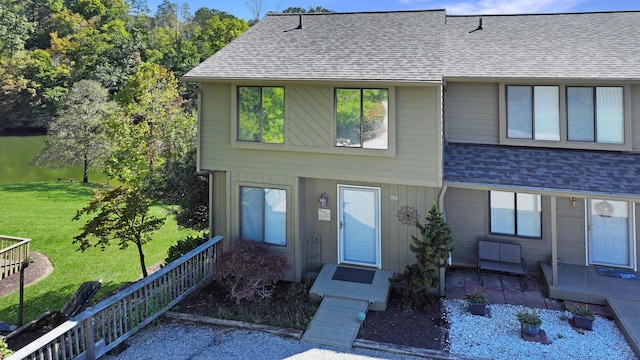 view of front of home with a front lawn