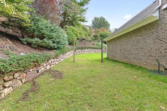 view of yard featuring a pergola