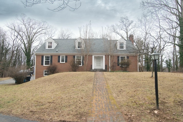 cape cod-style house featuring a front lawn