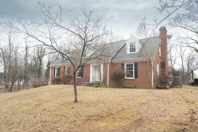 view of front of home featuring a front yard