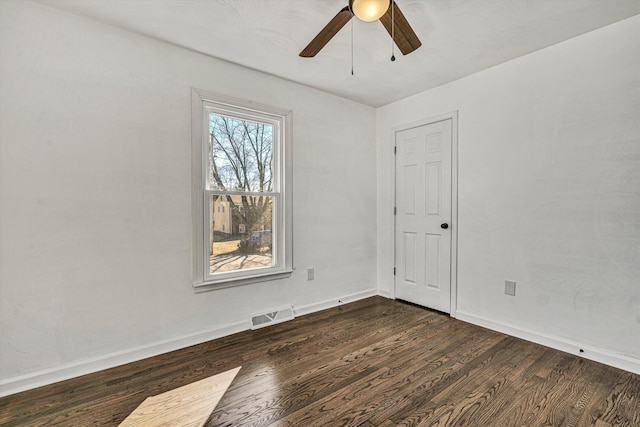 unfurnished room with dark wood-type flooring and ceiling fan