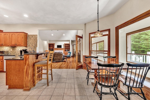 dining room featuring light tile patterned floors