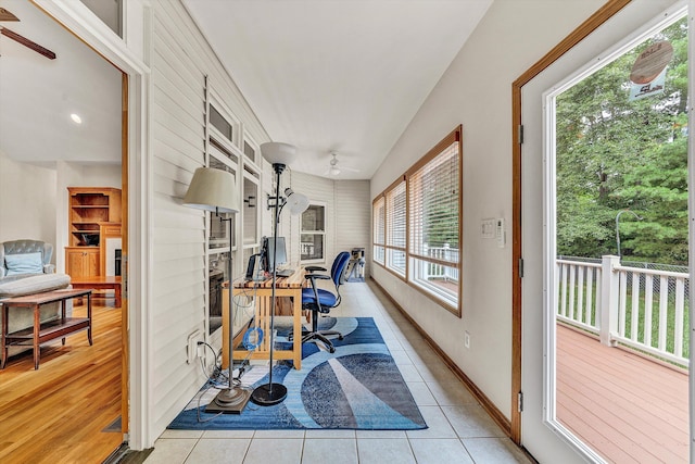 sunroom / solarium featuring ceiling fan