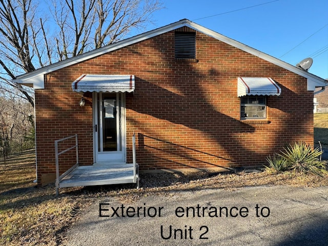 1075 Windstar Cir, Vinton, VA 24179 - view of front facade featuring brick siding