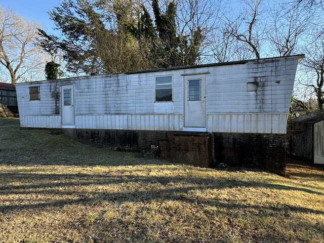 1075 Windstar Cir, Vinton, VA 24179 - view of front facade with a front yard