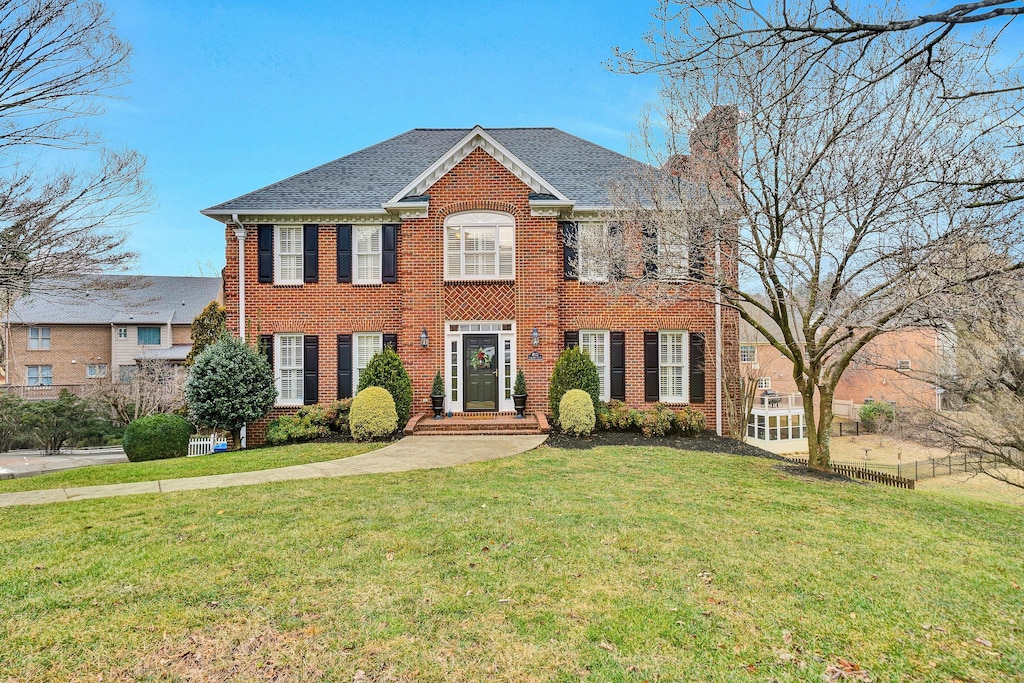 colonial home with a front yard