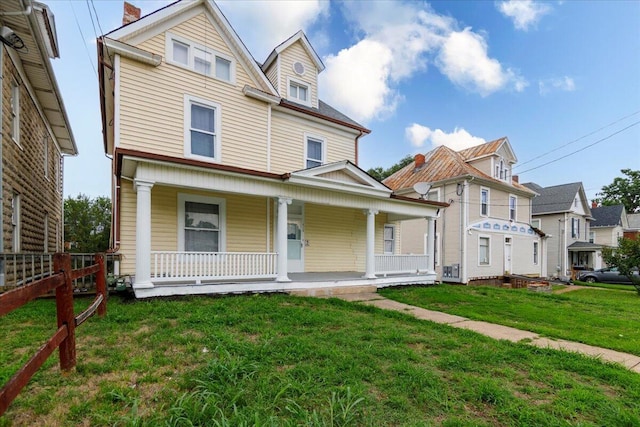 view of front facade featuring a porch and a front lawn