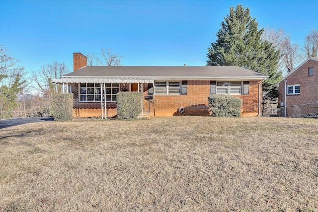 ranch-style house with a front yard