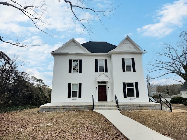 view of front facade with covered porch