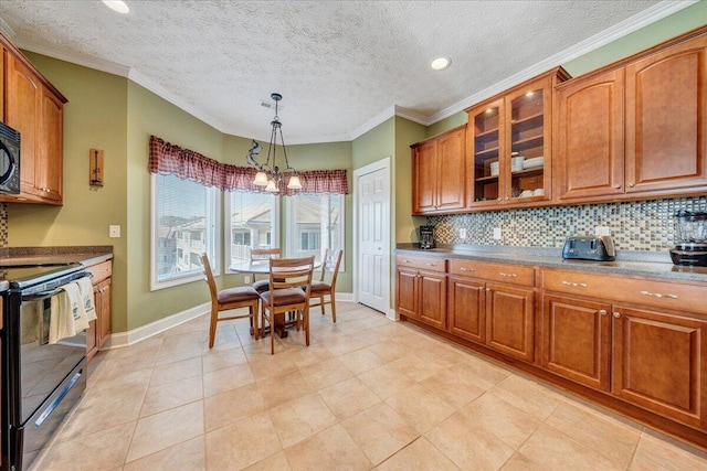 kitchen with decorative light fixtures, decorative backsplash, black appliances, crown molding, and an inviting chandelier