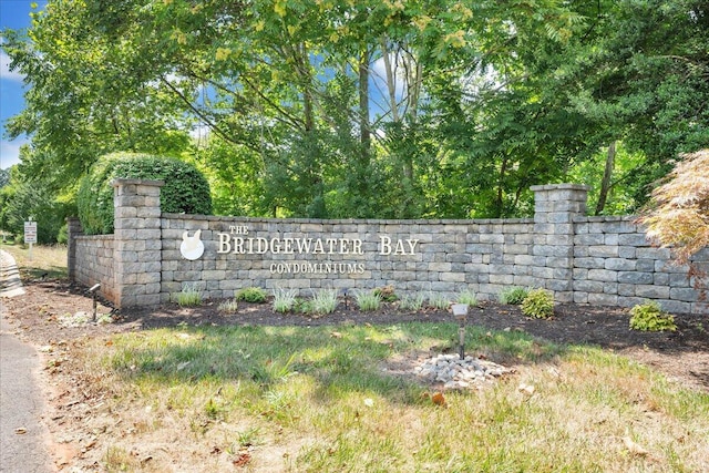 view of community / neighborhood sign