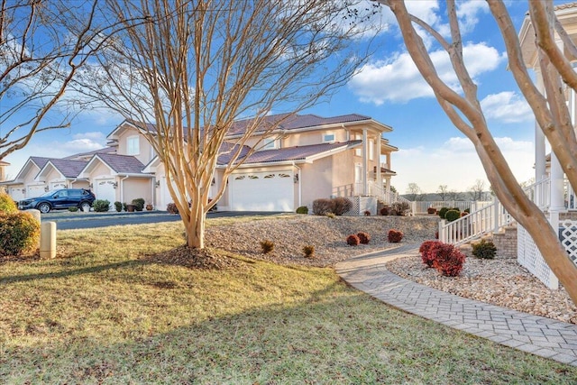 view of front of home featuring a front yard