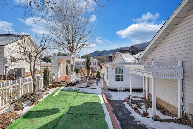 view of yard featuring a mountain view and a pergola