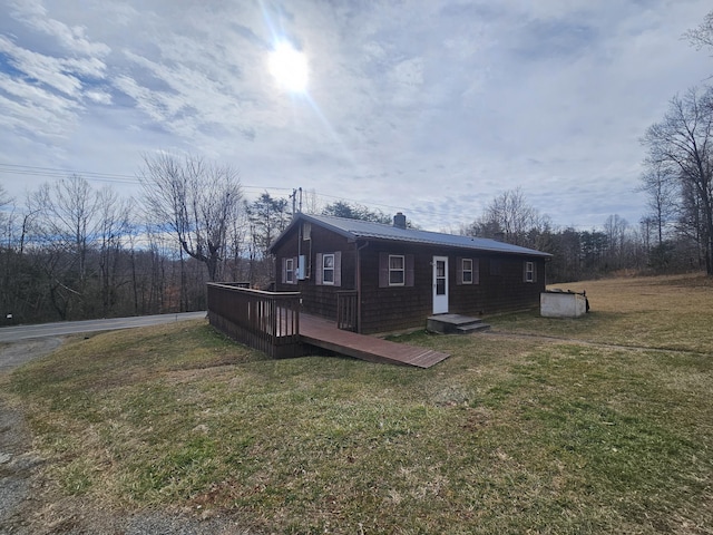 view of front of home with a front lawn