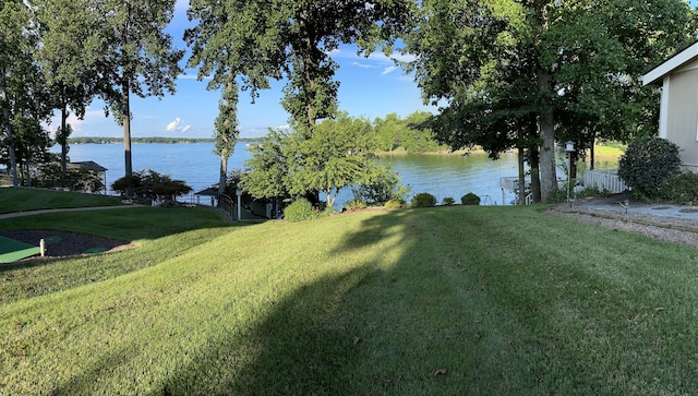 view of yard featuring a water view