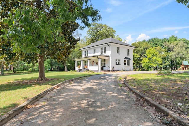 view of front of house featuring a porch and a front yard