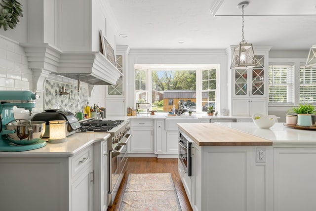 kitchen featuring plenty of natural light, stainless steel appliances, white cabinets, and a kitchen island