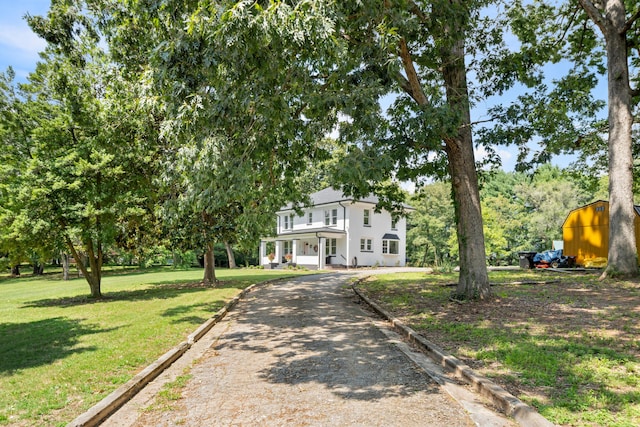 view of front facade featuring a front yard and covered porch