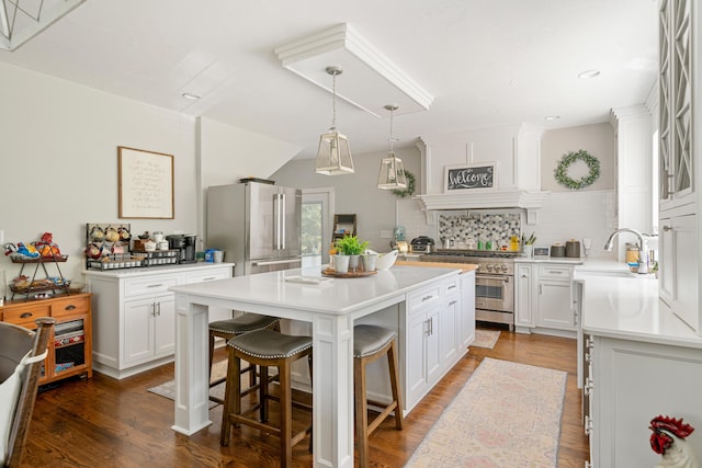 kitchen featuring sink, white cabinetry, a kitchen breakfast bar, a kitchen island, and stainless steel appliances