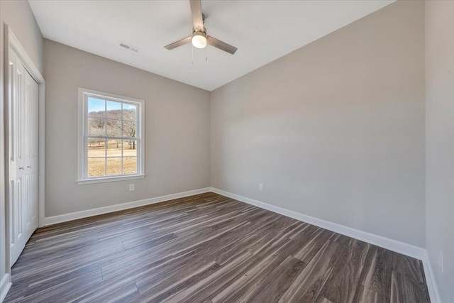 empty room featuring dark hardwood / wood-style floors and ceiling fan