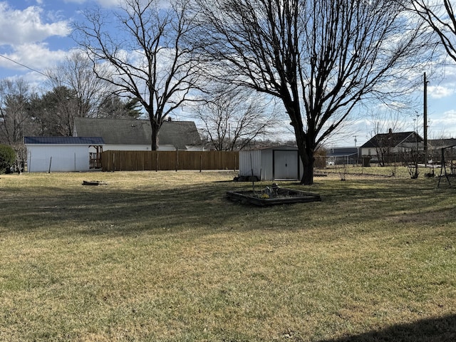 view of yard featuring a storage unit