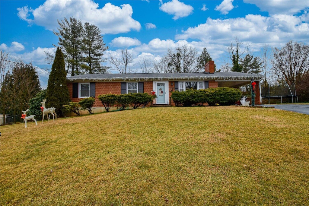 ranch-style home with a front lawn