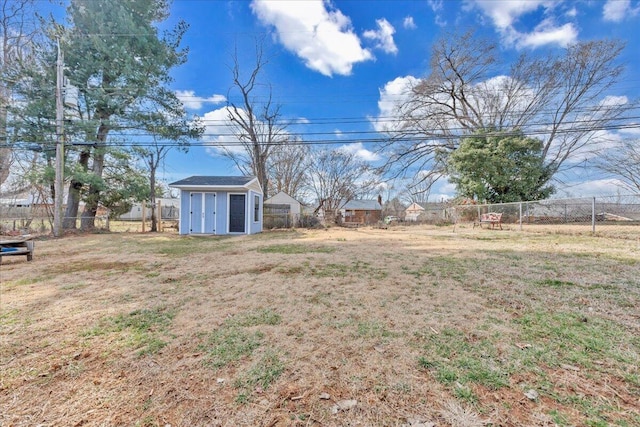 view of yard featuring a shed