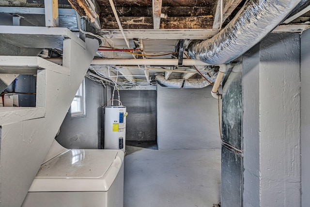 basement with washer / clothes dryer and water heater