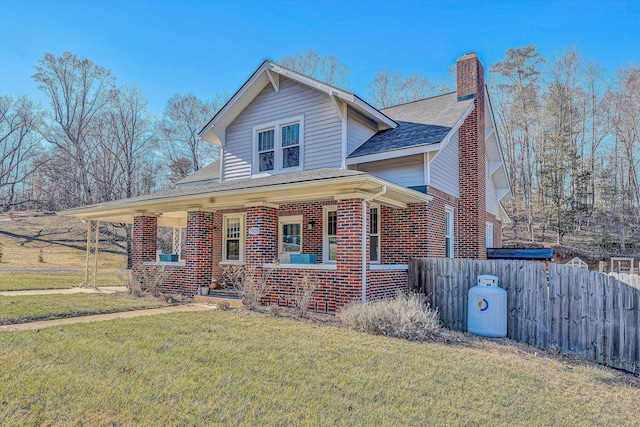 view of front of house featuring a porch and a front yard