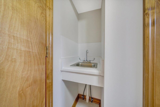 bathroom featuring sink