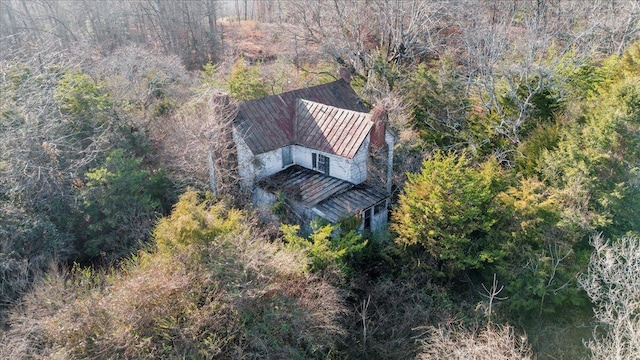 bird's eye view with a forest view