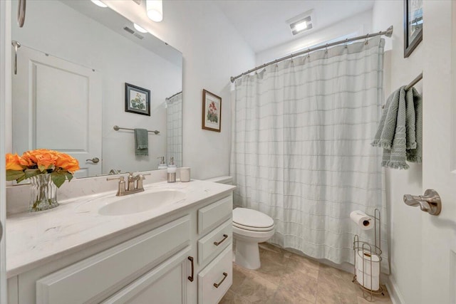 bathroom with vanity, curtained shower, and toilet