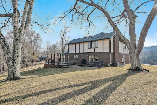 back of house featuring a yard