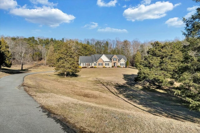 view of front of home featuring a front yard