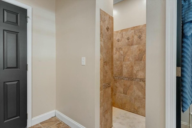 bathroom featuring a tile shower