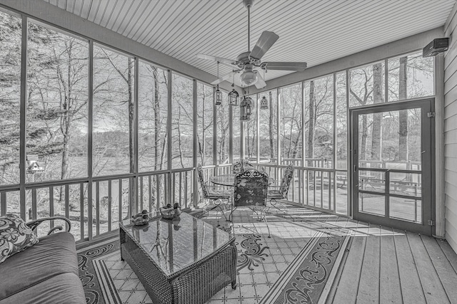 sunroom featuring ceiling fan