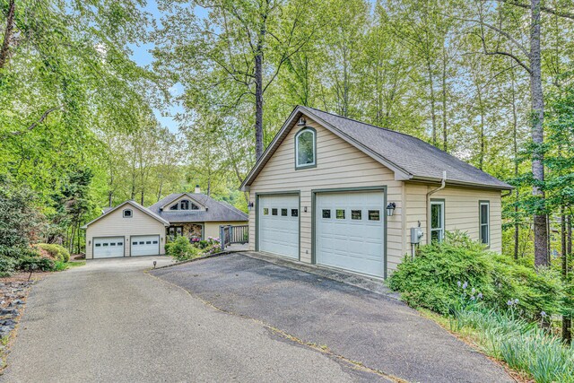 view of detached garage