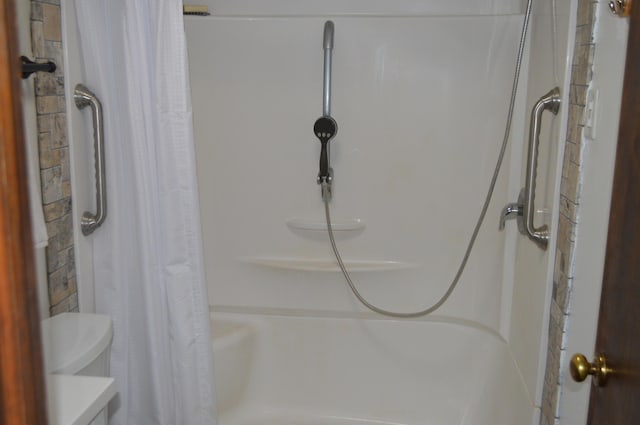 bathroom featuring curtained shower and toilet