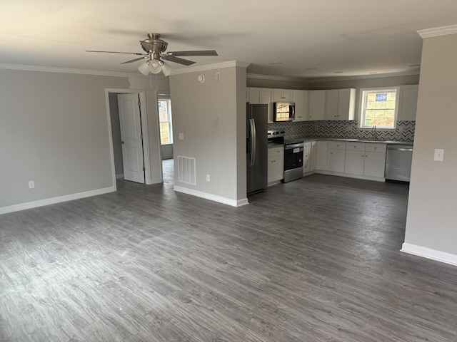 kitchen with visible vents, crown molding, ceiling fan, open floor plan, and stainless steel appliances