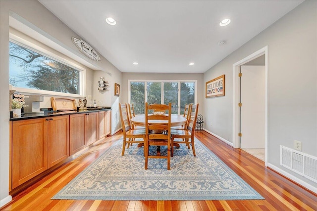 dining area with visible vents, recessed lighting, baseboards, and light wood-style floors