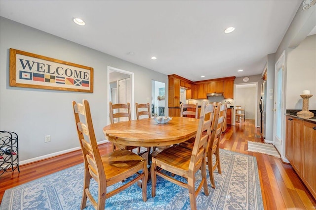 dining space featuring recessed lighting, baseboards, and light wood-style flooring