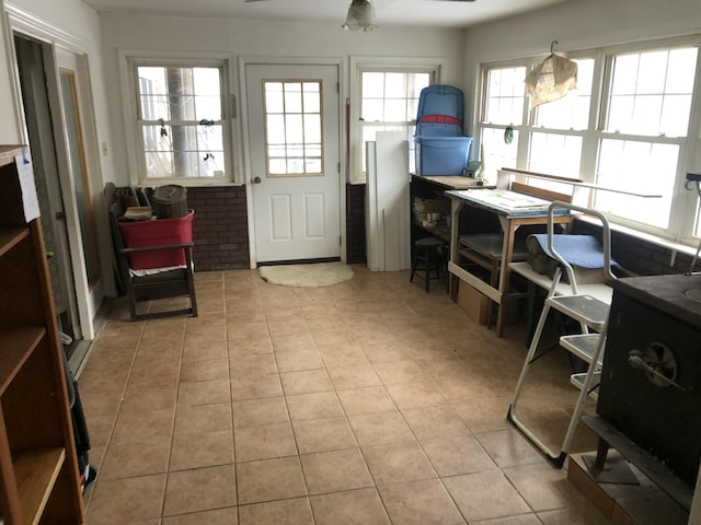 sunroom featuring ceiling fan