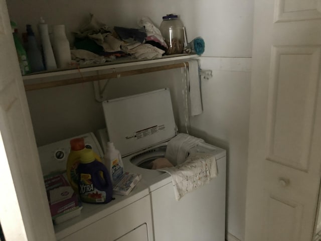 laundry area with laundry area and washer and clothes dryer