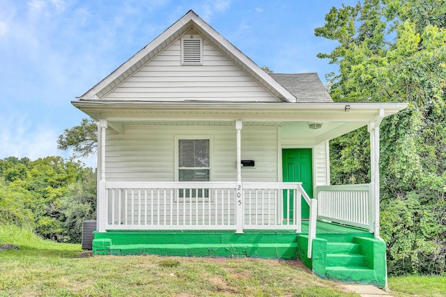 bungalow featuring a porch and a front yard