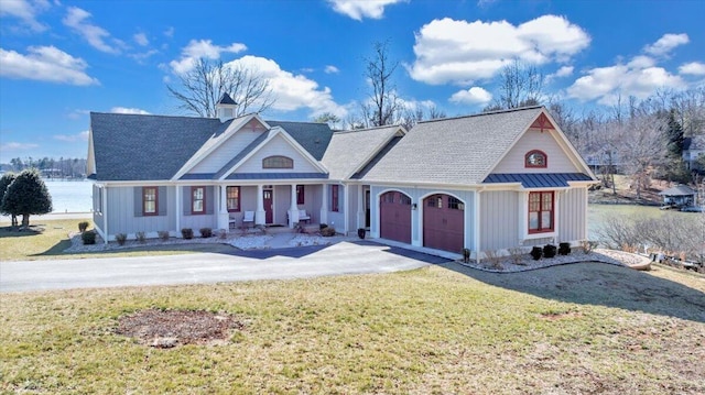 view of front of property featuring driveway, an attached garage, and a front lawn