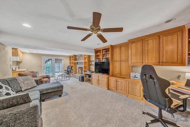 living room with recessed lighting, ceiling fan, carpet flooring, and built in study area