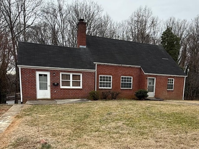 view of front of home with a front lawn